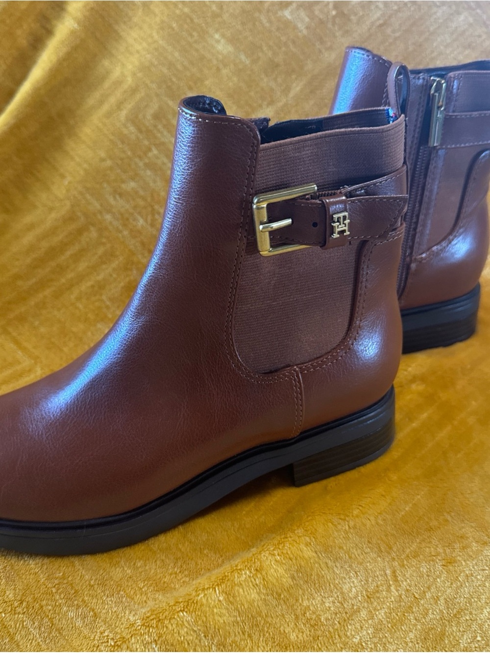 Tommy Hilfiger Baylon Women’s Brown Ankle Zip Bootie Size 6M NWOT